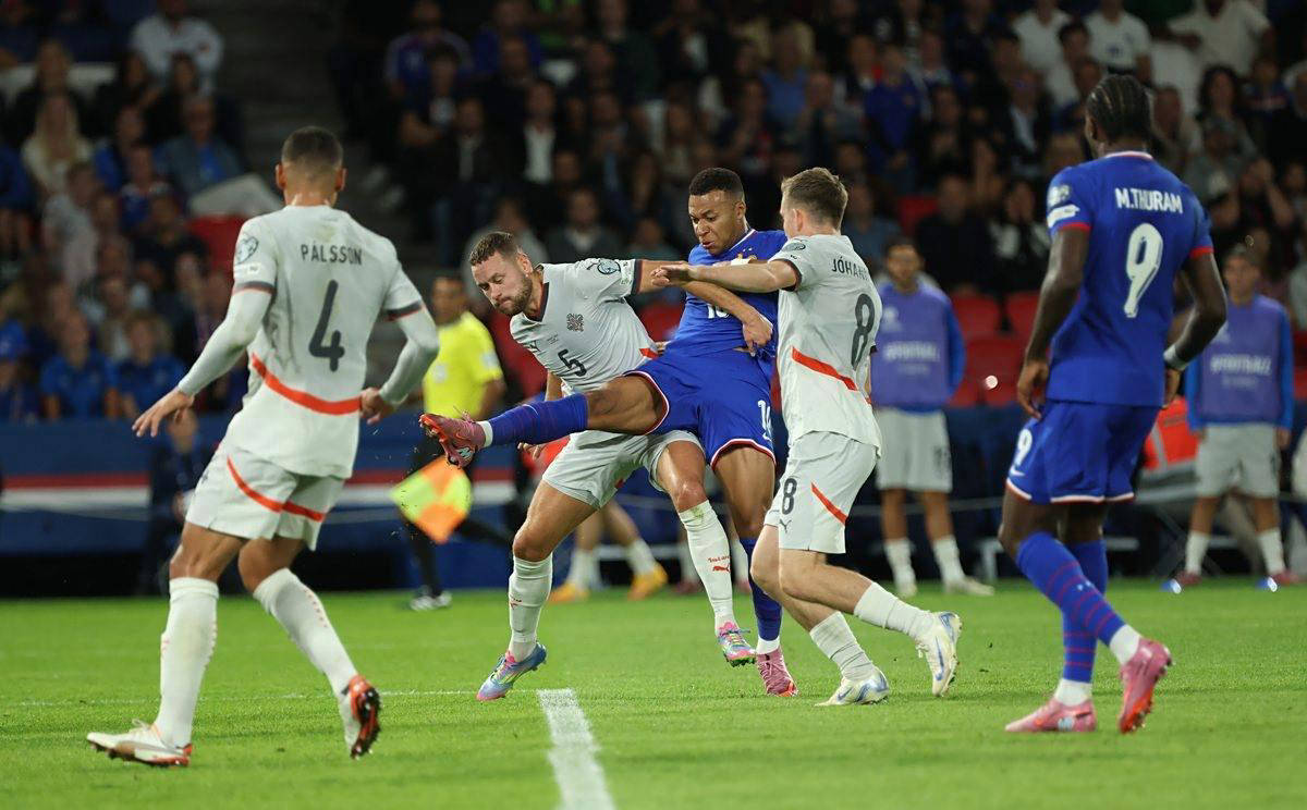 国足阵容进行大幅调整