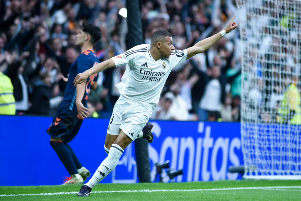 意甲半场：贝内德扎克点射破僵，比萨暂0-1帕尔马