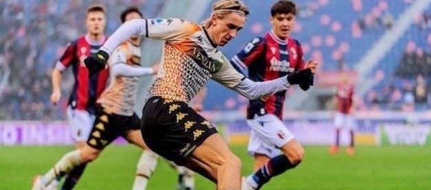 报16连胜终结之仇！凯恩破门追平姆巴佩，拜仁3-2柏林联合三线狂飙