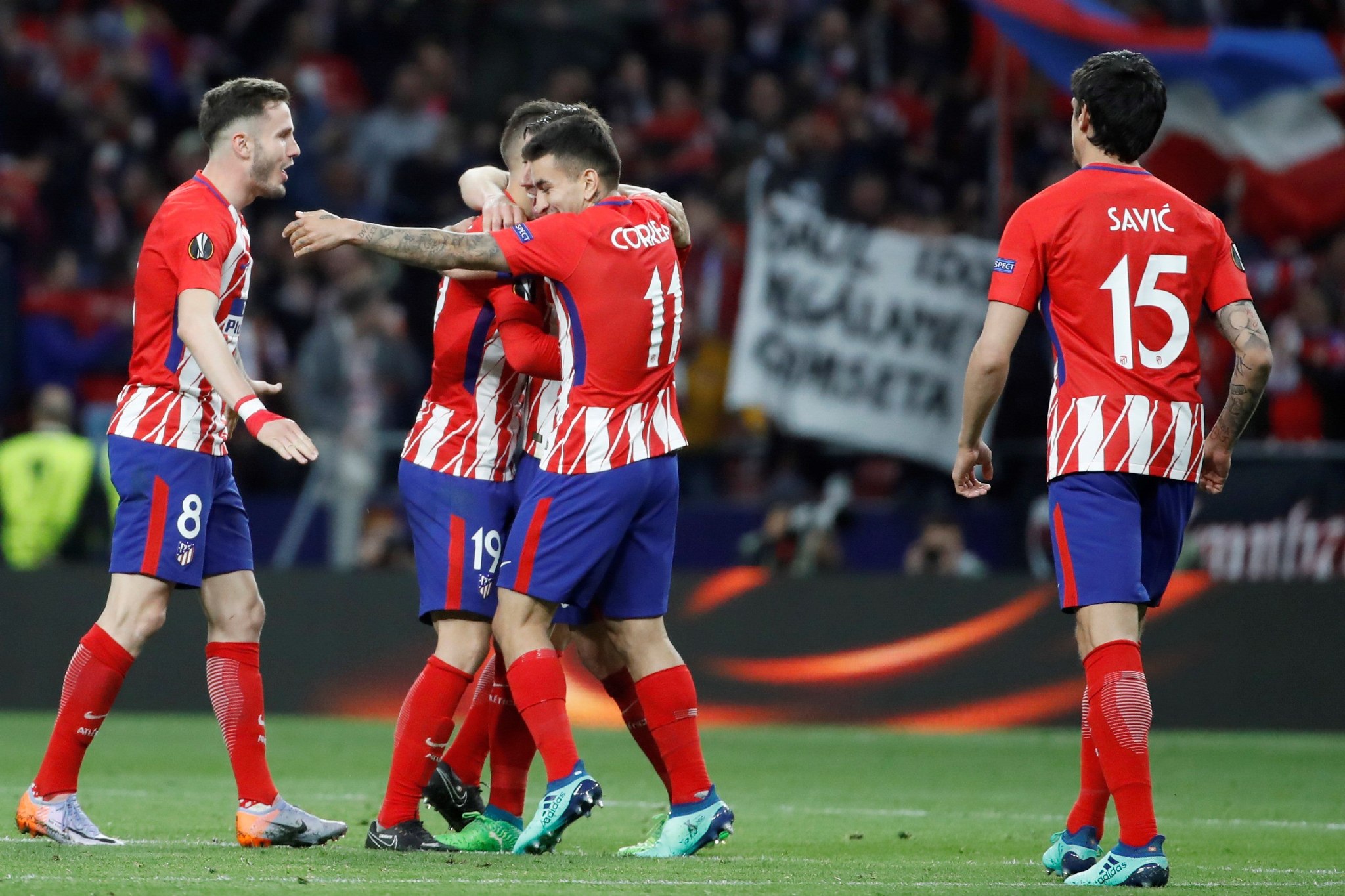 记者：加拉塔萨雷希望免费租借萨拉赫，合同半年800万欧