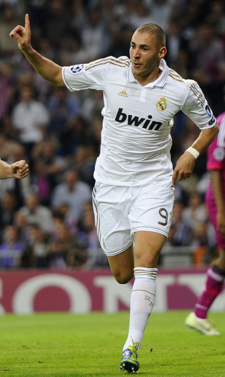 记者：拜仁将于明年一月开始与凯恩谈续约