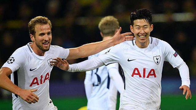 太阳报：麦克托米奈领意甲最佳球员奖，被女友透视着装抢风头