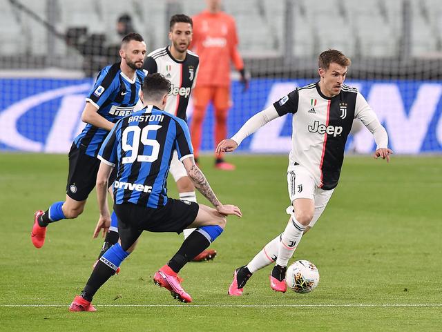 足球国足后防双塔表现稳固